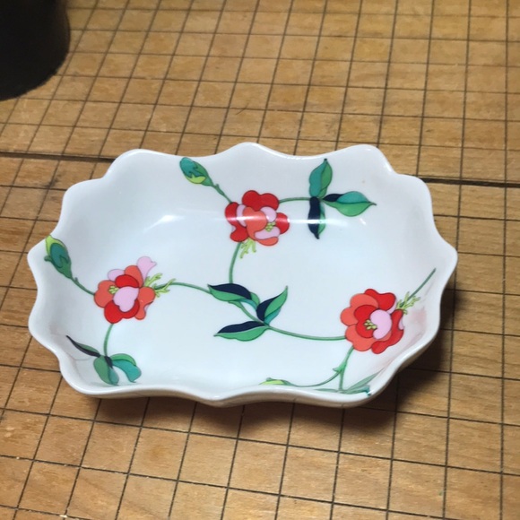 The Toscany Collection Taiwan Red Pink Flower Trinket Dish 4.24”L x 3 1/8”W x1”H - Picture 3 of 9